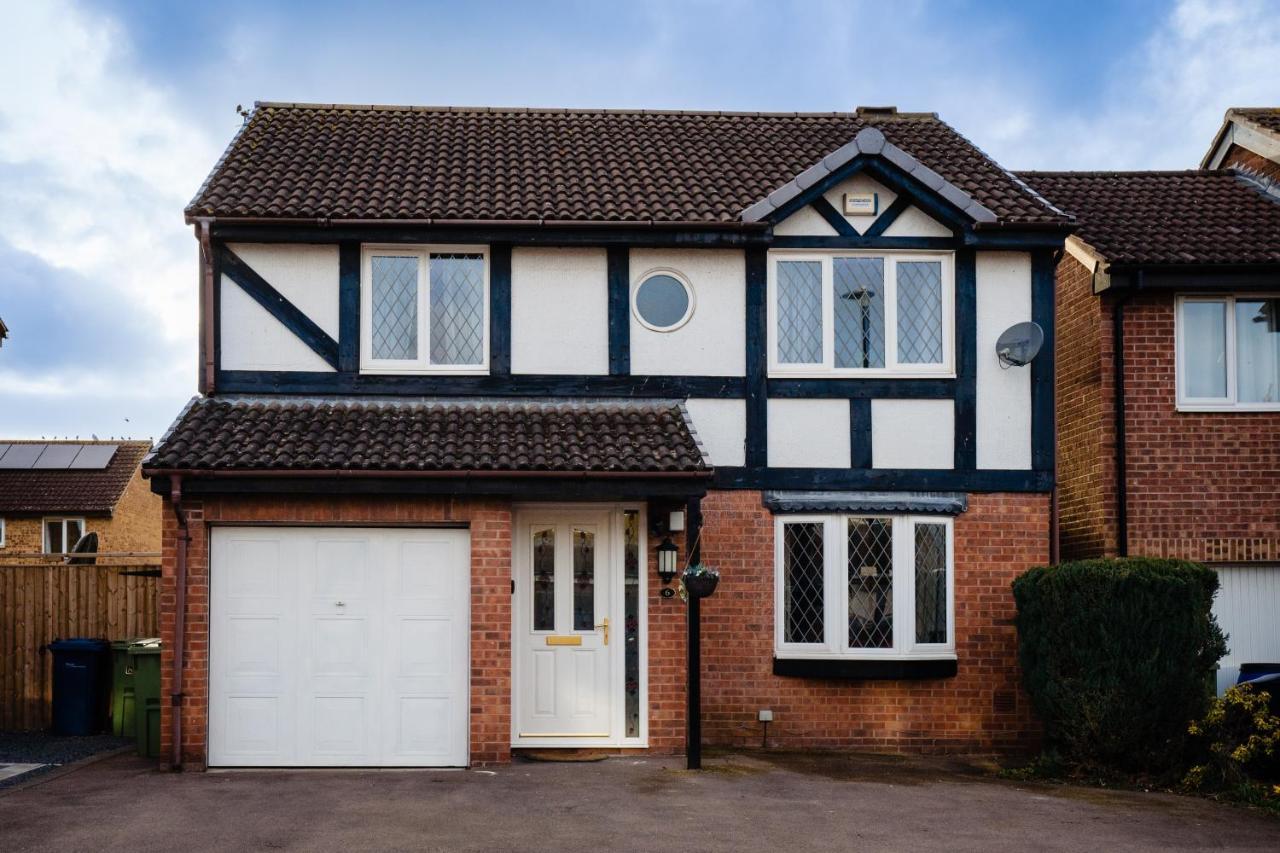 4-Bed Cotswold Getaway With Hot Tub & Gaming Room Churchdown Extérieur photo