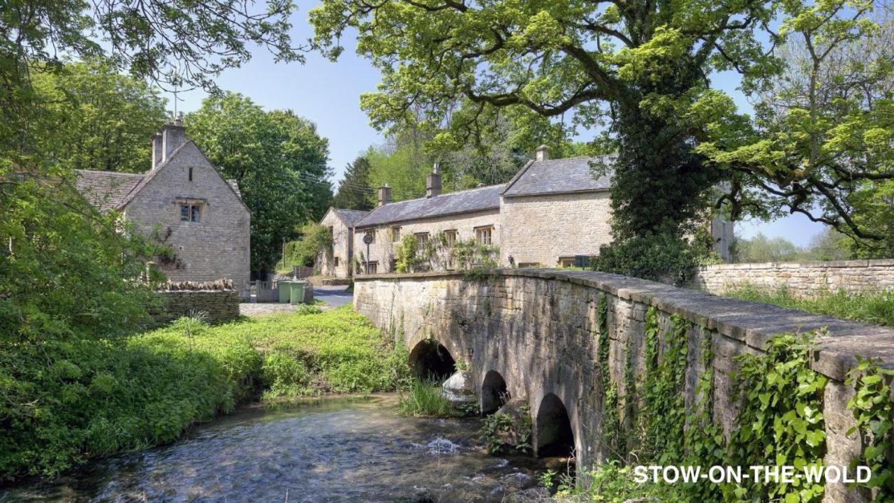 4-Bed Cotswold Getaway With Hot Tub & Gaming Room Churchdown Extérieur photo