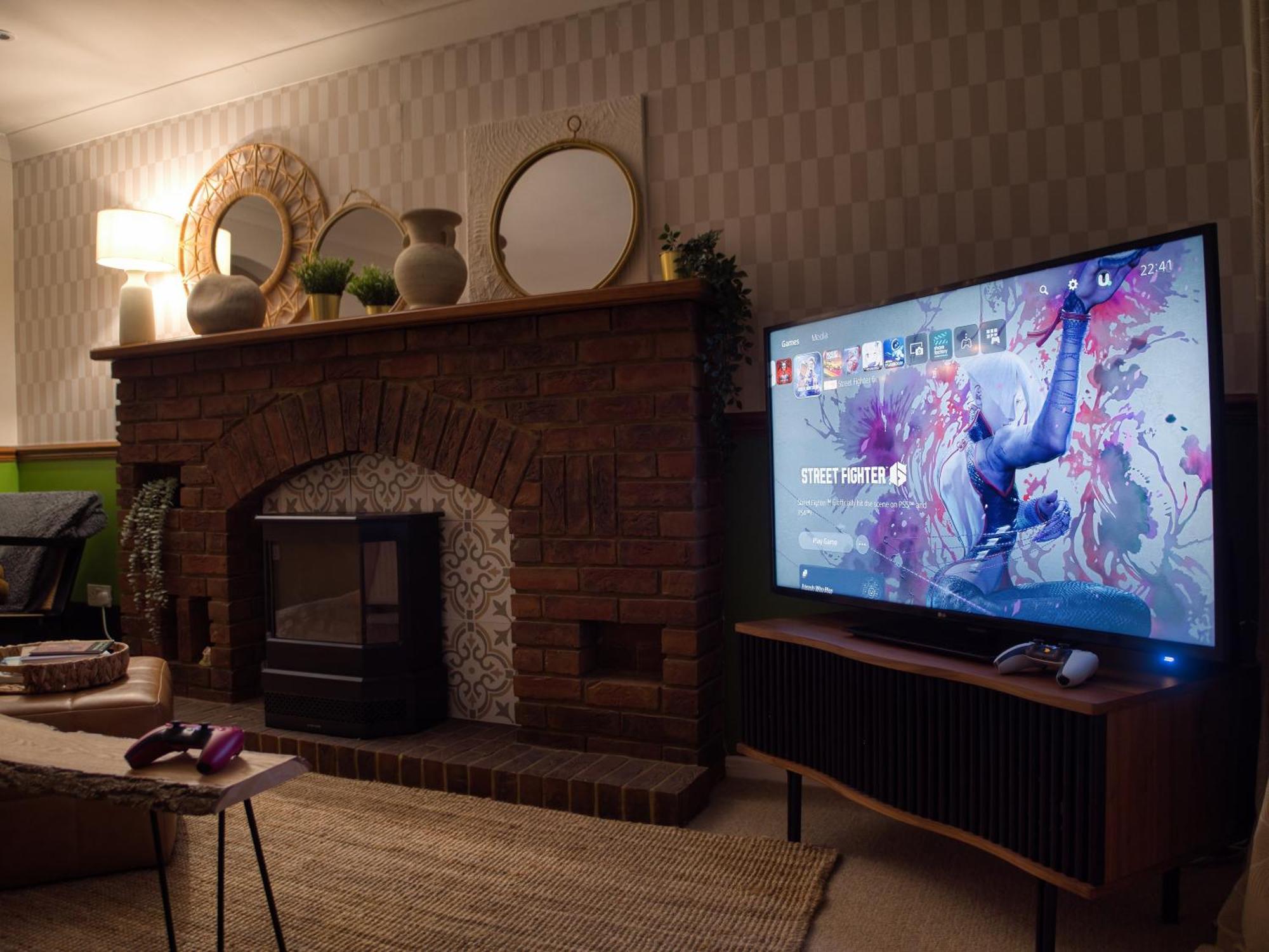 4-Bed Cotswold Getaway With Hot Tub & Gaming Room Churchdown Extérieur photo